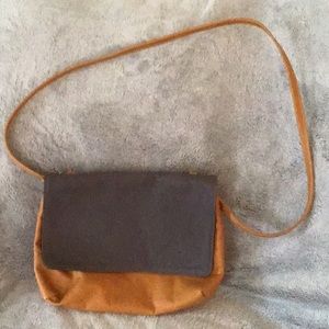 Ceri Hoover crossbody bag.